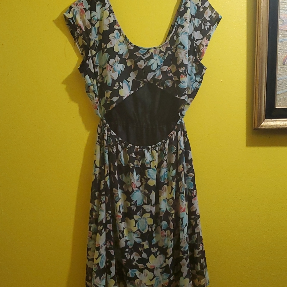 Dress - Picture 3 of 3